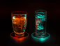 Preview: LED Untersetzer Bierdeckel Leuchtend für Getränke ON/Off Taste Getränke Wasserdicht Untersetzer Acryl Rund für Gläser Flaschen Partys Hochzeiten Bar